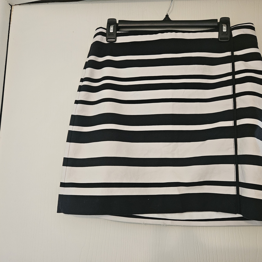 White House Black Market Monochrome Striped Mini Skirt